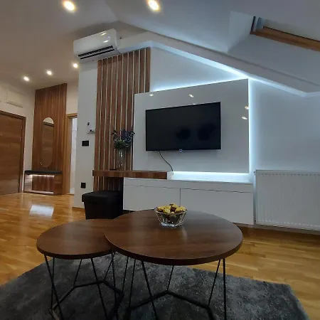 Tri S Lux Apartment Arandjelovac