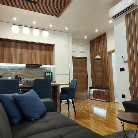 Apartment Tri S Lux *
