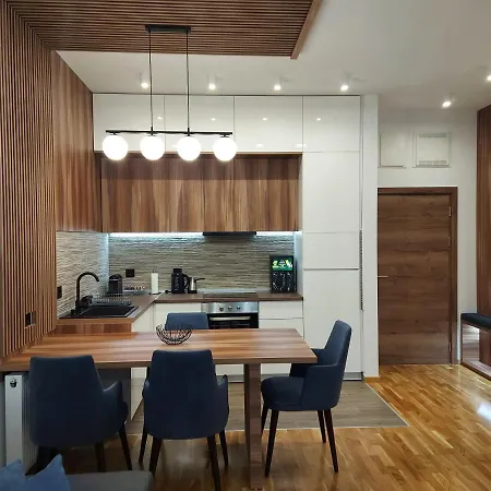 Tri S Lux Apartment