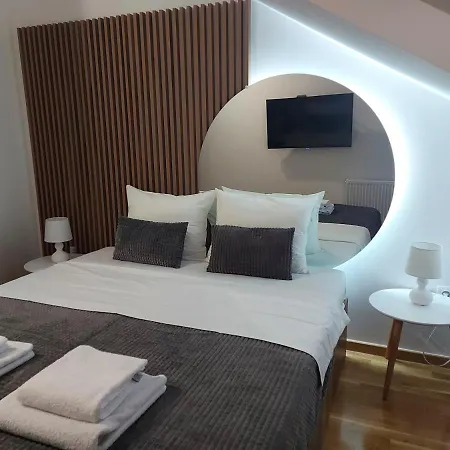 Tri S Lux Apartment